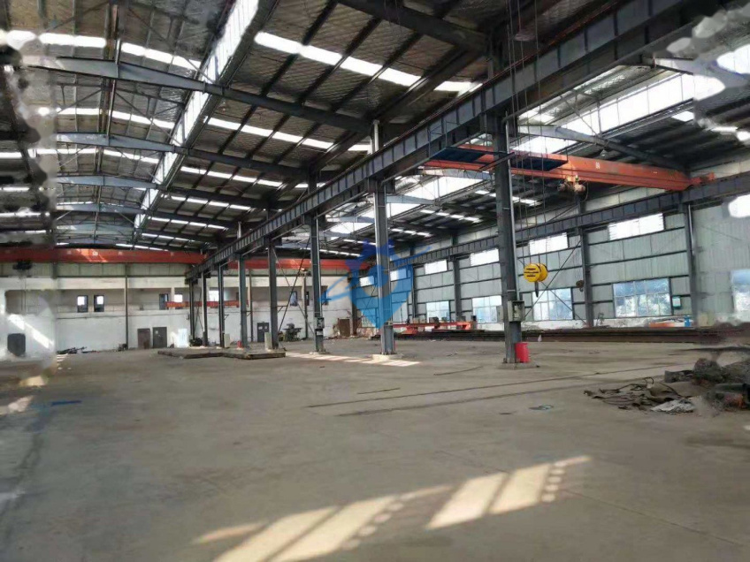 蔡甸柏林2500平米行车15吨5吨各一台配套齐全，进出便利，变压器1600