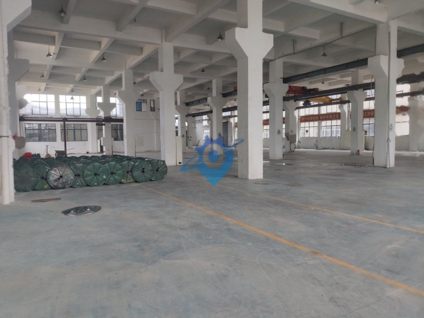黄陂厂房2600平米行车10吨一楼高8米，配套齐全，交通便利