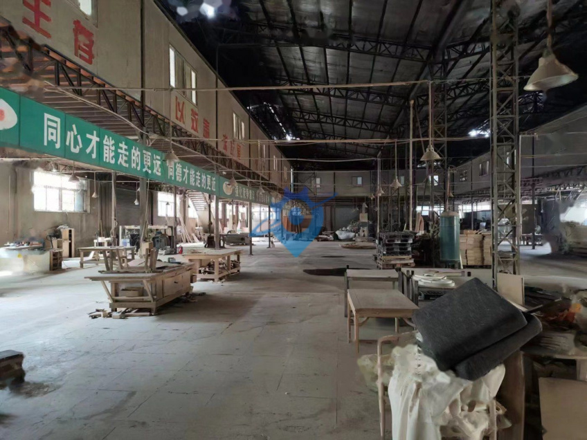 横店玖玖工业园钢构2500平，层高9米，交通便利，按需配套办公宿舍食堂