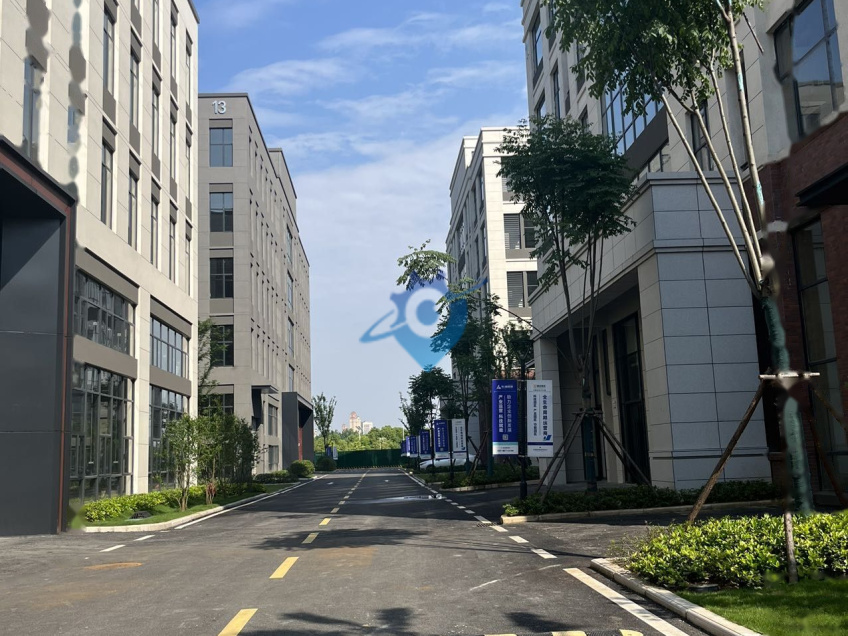 武汉主城区,一江两湖三高校, 首层层高7.2米,适合生产,研