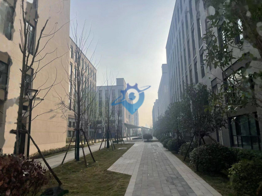 层高7.2米，三环边，地铁口，现房出售