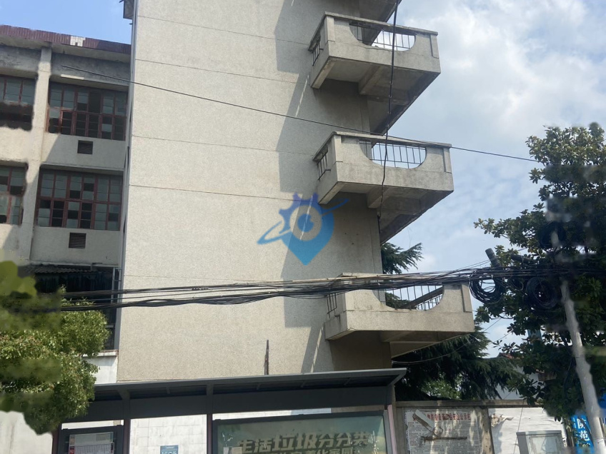 祁家湾工业厂房出租面积 1358 平，服装加工，物流仓储