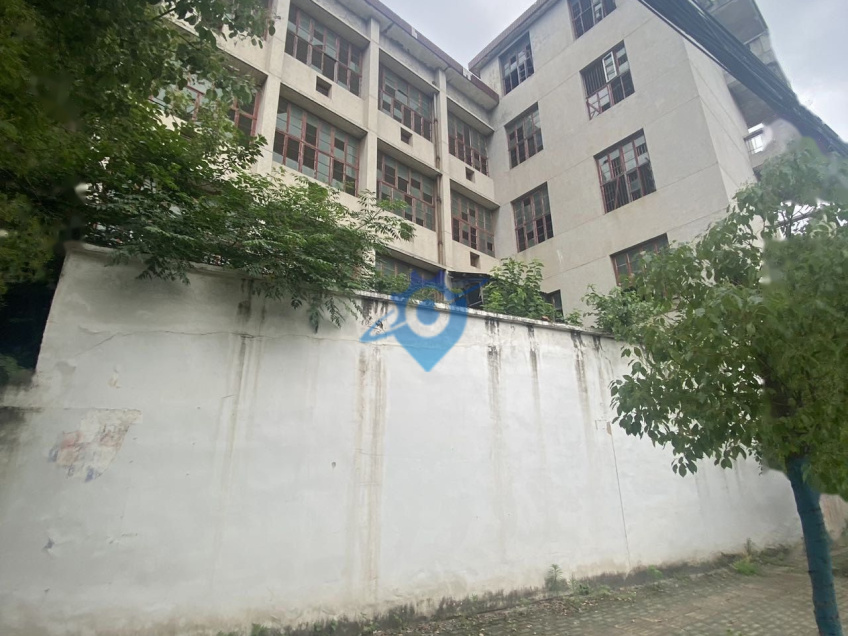 祁家湾工业厂房出租面积 1358 平，服装加工，物流仓储